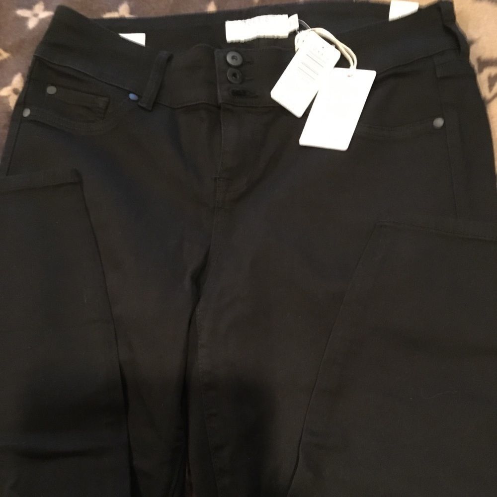 NWT Torrid women’s black straight leg jeggings